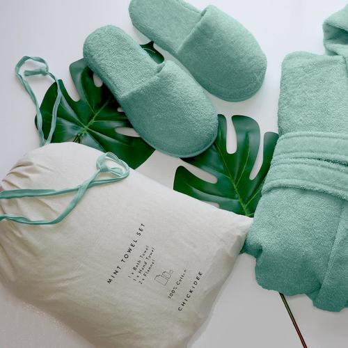 Mint Towel Set with Reusable Drawstring Bag